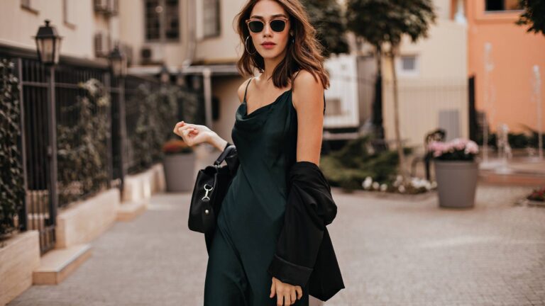 İşten Davete Şıklık: Kadın Elbise Kombinlerinde İpuçları