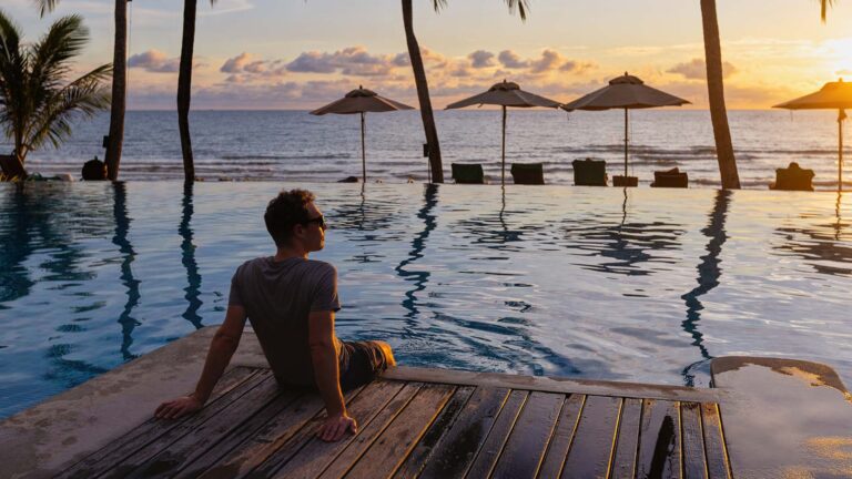 Erkekler İçin Tatil Stil Rehberi